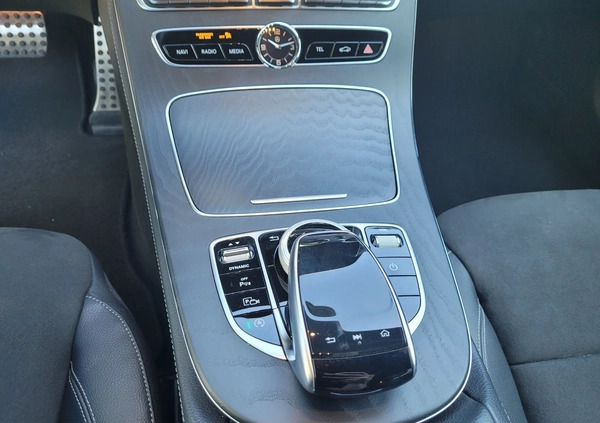Mercedes-Benz Klasa E cena 179900 przebieg: 66519, rok produkcji 2019 z Kraków małe 436